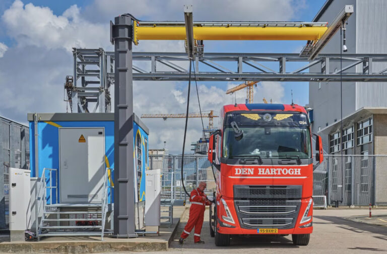 Charged electric vehicles |  Shell opens a megawatt charger for electric trucks and boats in Amsterdam