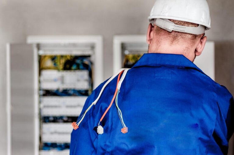 Safety Practices Every Commercial Electrician Should Follow