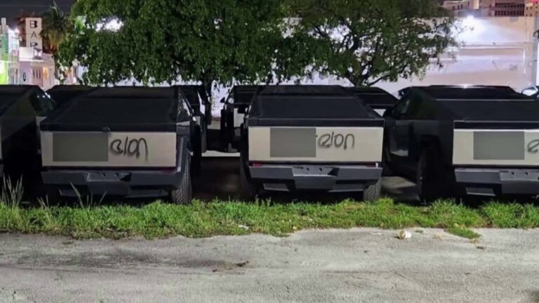 Vandal attacks Elon Musk by tagging 34 Tesla Cyber ​​Trucks with profanity