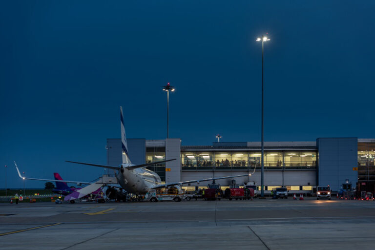 Cu Phosco illuminates the London Luton airport project with advanced lighting packages