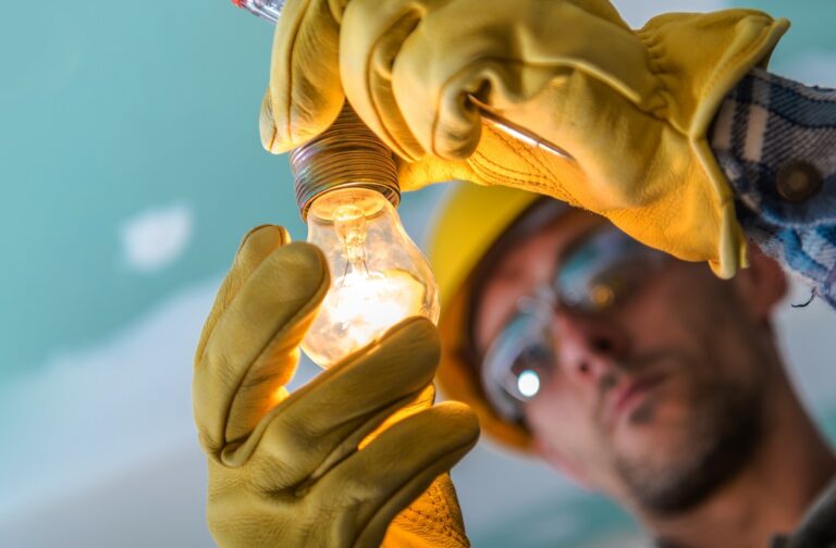 Do not do DIY: 3 reasons to contact a commercial lighting contractor